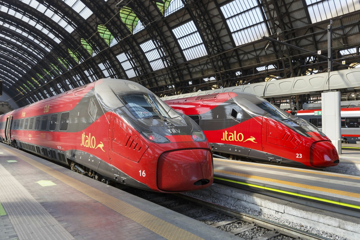 Wer braucht schon einen roten Ferrari? Ein italienischer Hochgeschwindigkeitszug im Bahnhof von Mailand