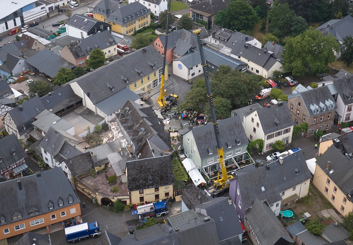 The rescue operation after the collapse of a hotel in Kröv is an “extraordinarily challenging operation” for the emergency services, says Rhineland-Palatinate Interior Minister Michael Ebling (SPD).