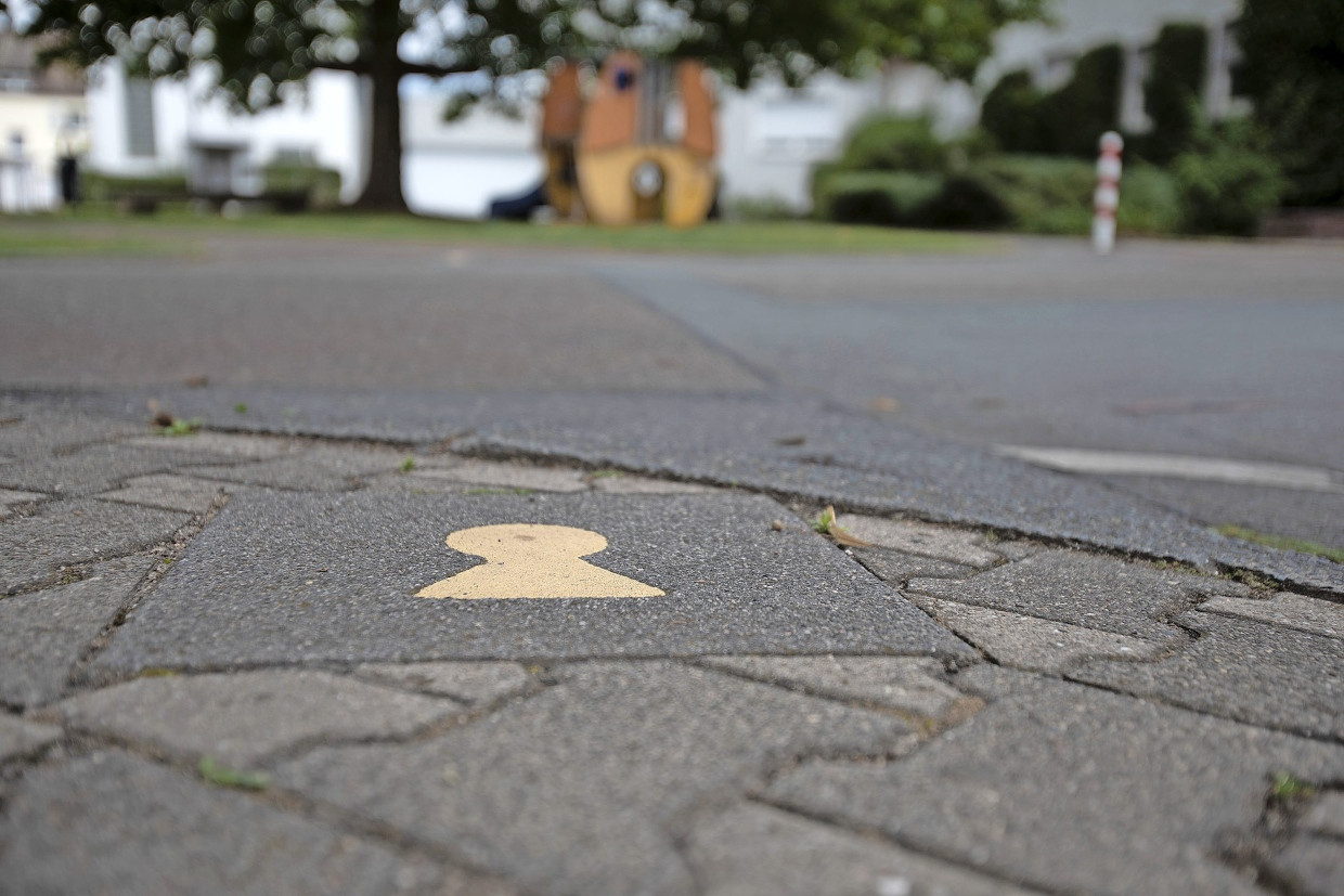 The Little Griesheimer shows where school children can easily cross the street.