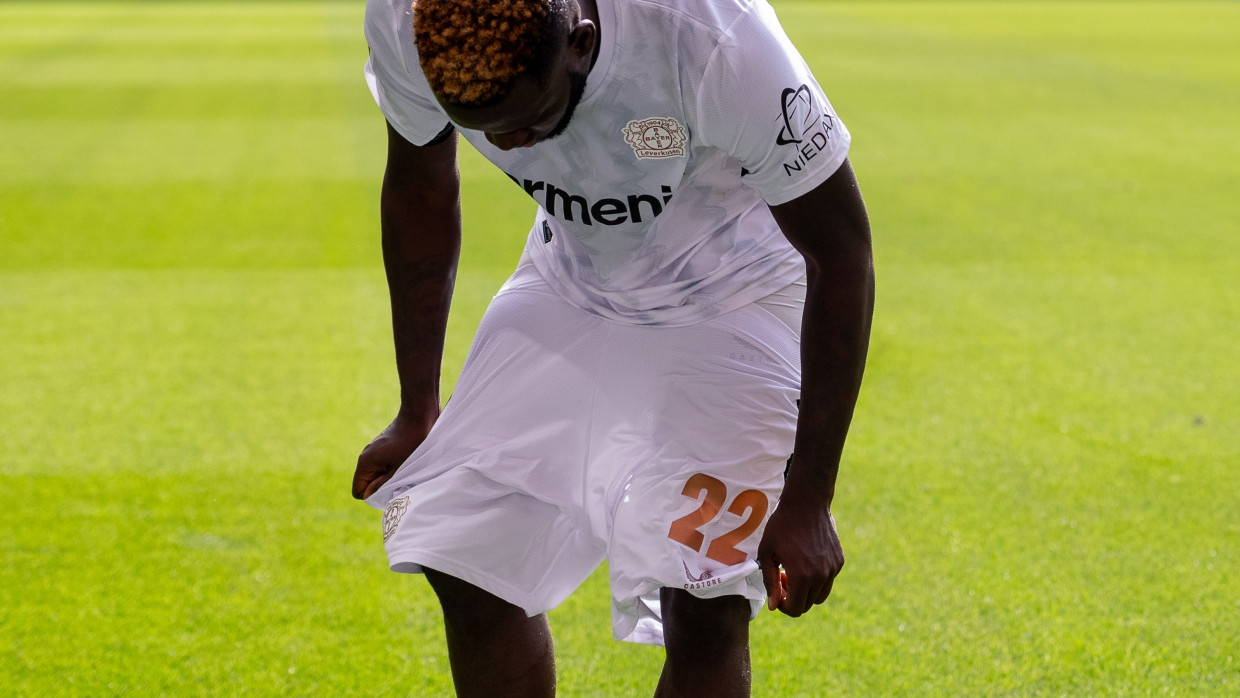 Pants down after the goals: Victor Boniface shows a strange celebration in Sinsheim.