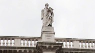 AN Wilson's call for his countrymen to become more curious about Goethe would have been unnecessary in the nineteenth century. At that time, Edward William Wyon created this statue of Goethe for a prominent position on the facade of the Royal Academy in London.