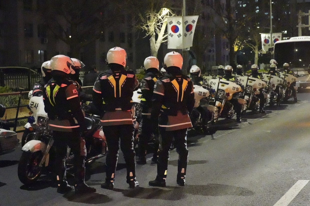 Security forces in front of the National Assembly