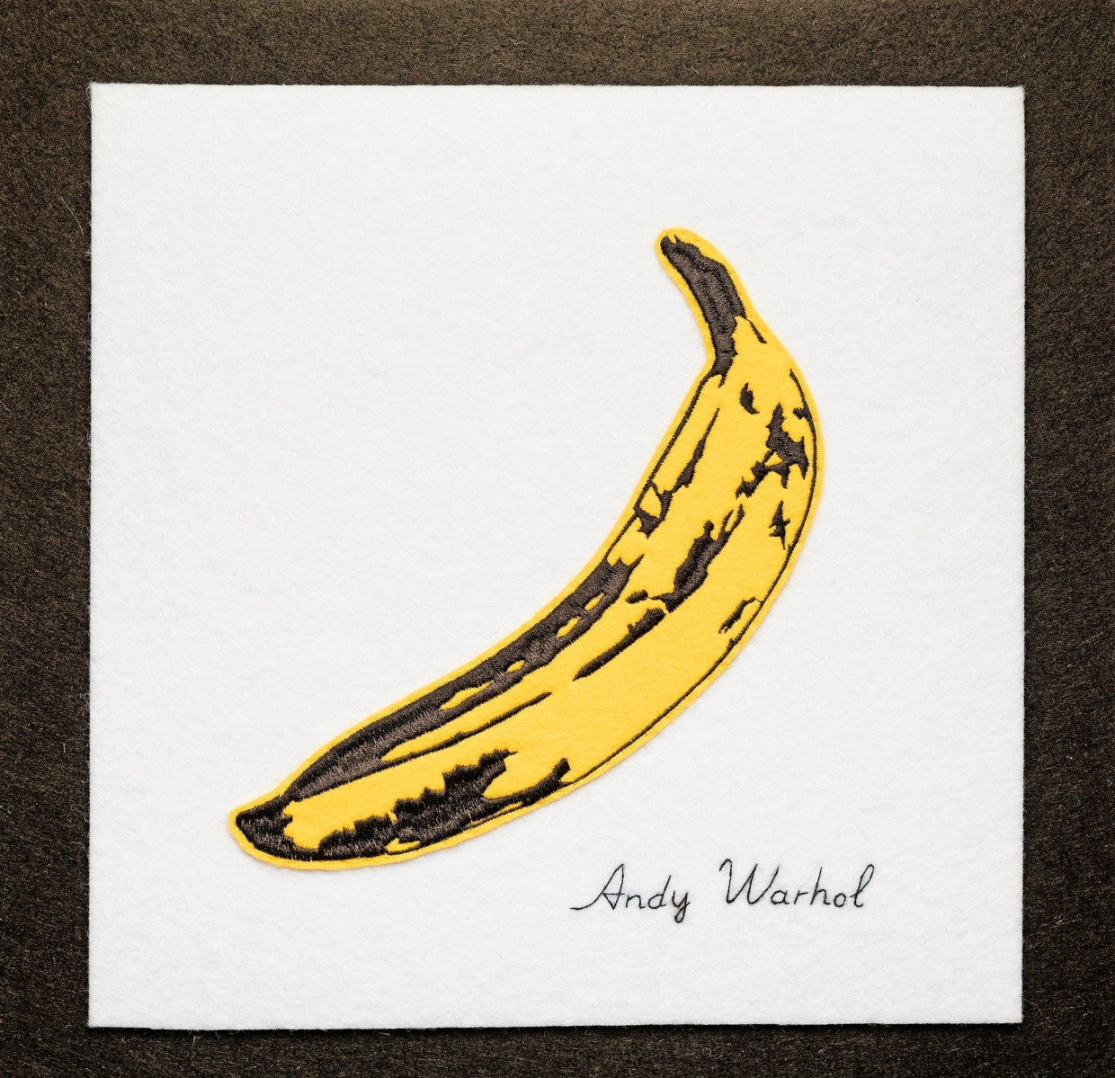 Elsa Kuhn also recreated the famous banana cover of the Velvet Underground & Nico's first album designed by Andy Warhol using wool felt and thread.