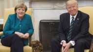 An expensive pen without any personal touch: Merkel's strategy for her inaugural gift to Trump is impressive. Did he already get it here, at the first personal meeting in Washington in 2017?