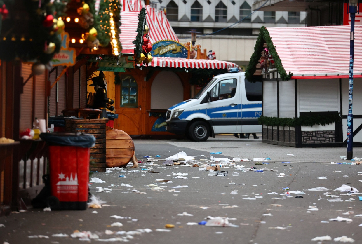 Der verwüstete Weihnachtsmarkt in Magdeburg am Samstag