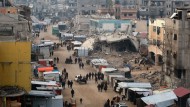 People on January 15, 2025 in Khan Yunis in the Gaza Strip