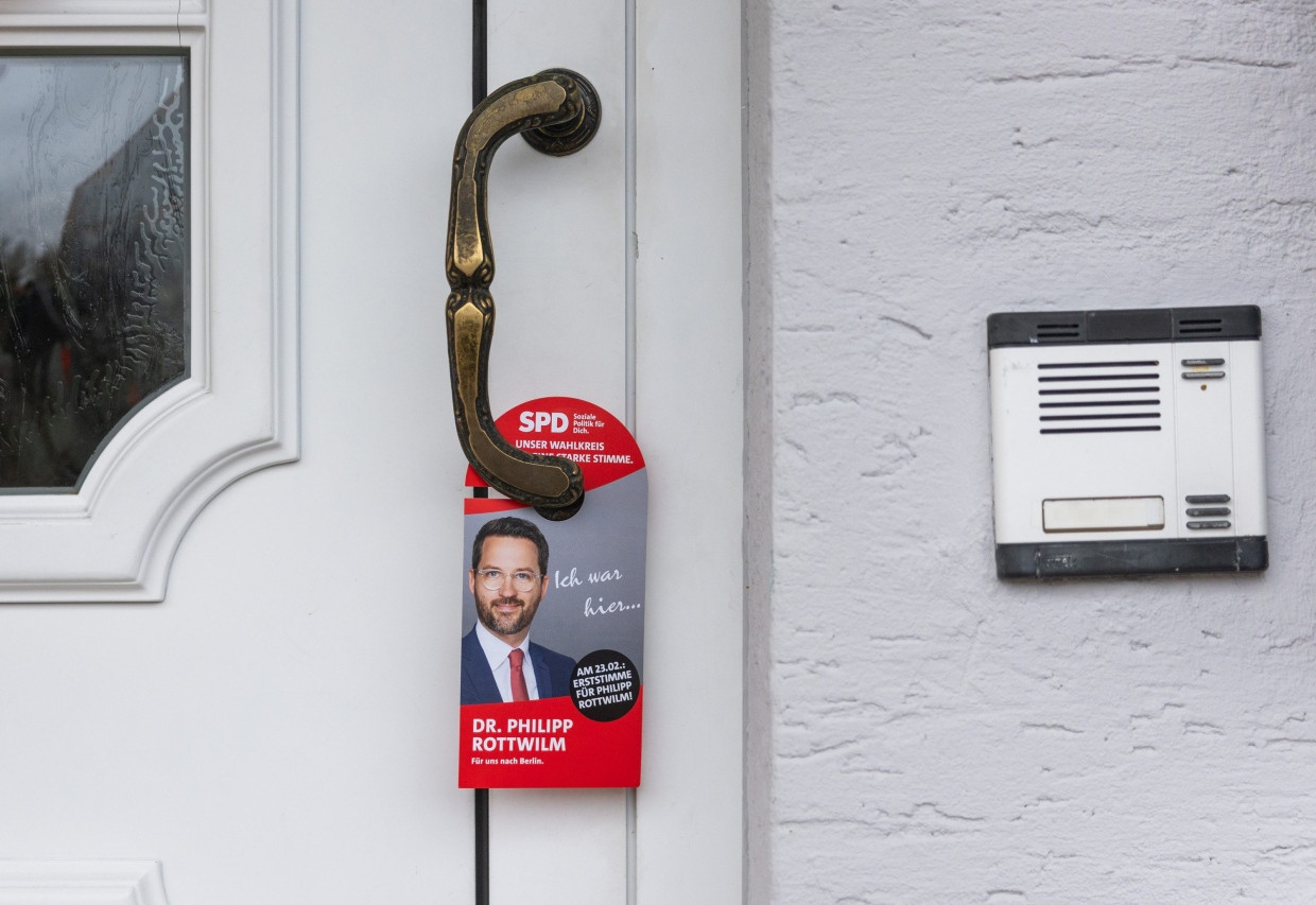 Rottwilm was there: Election advertising at the front door in the Besse district of Besse in Edermünde in the Schwalm-Eder-Kreis