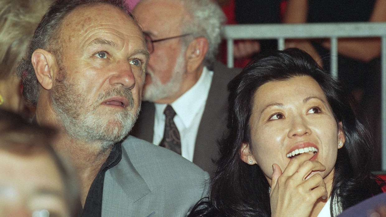 Gene Hackman and his wife Betsy Arakawa 1993