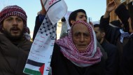 Syrians demonstrate in the city of Suwaydah against Netanyahu's statement that Israel will not tolerate a military presence of the new rulers in Syria in the south of the country.