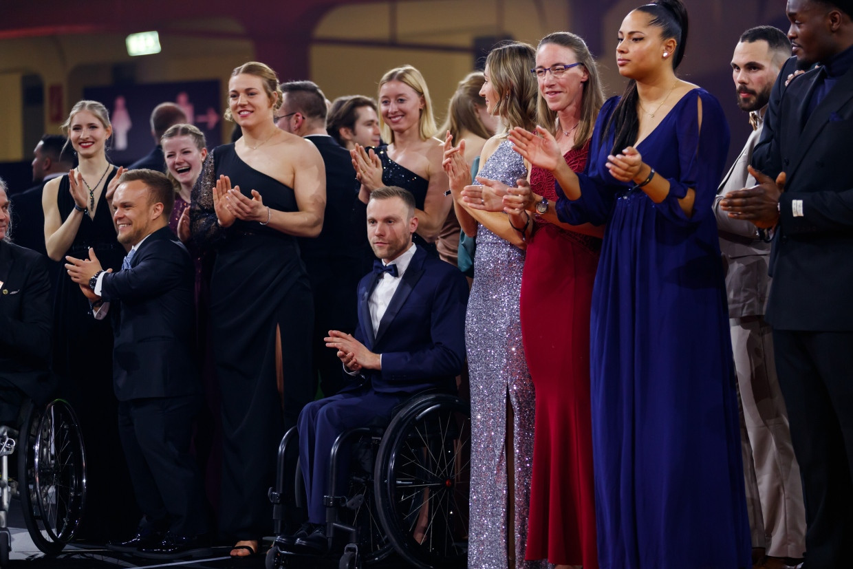 Group picture of the medalists: Only world champions, European champions or Olympic champions are invited to the ball of the sport.