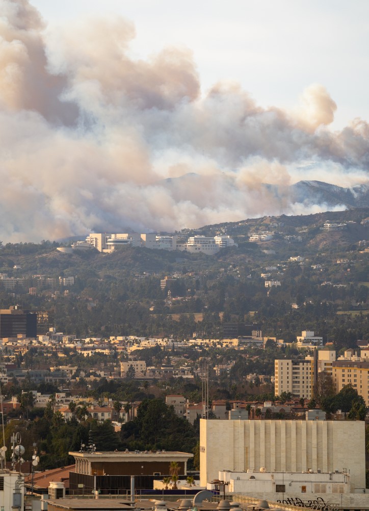 LA wildfires view from Koreatown looking towards Brentwood