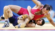 Buwajssar Sajtijew (below, in the gold fight at the 2004 Olympics against Gennadi Lalijew)