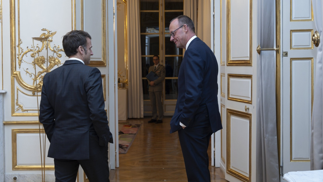 Visit to the Élysée-Palast: The reception, which is widespread by the French government, shows Union Chancellor Friedrich Merz (right) on February 28, 2025 with the French President Emmanuel Macron