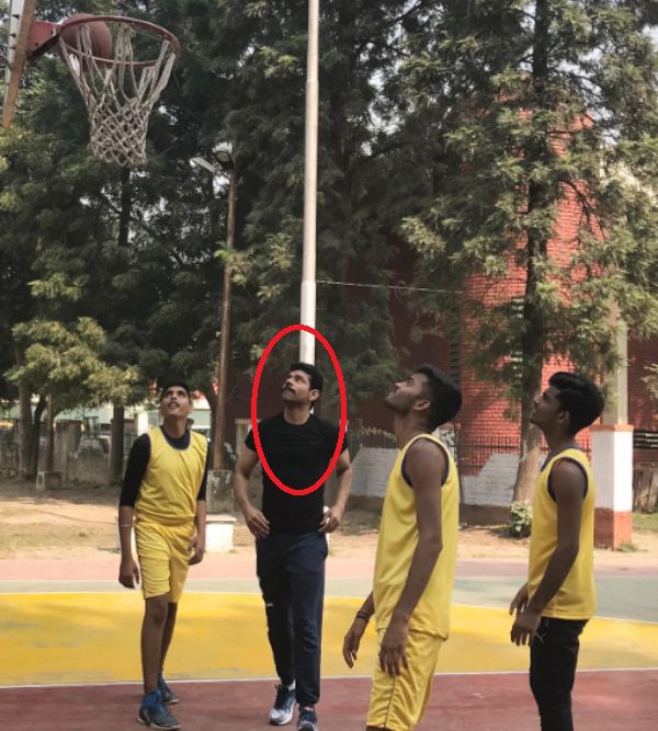 Vineet Kumar playing basketball