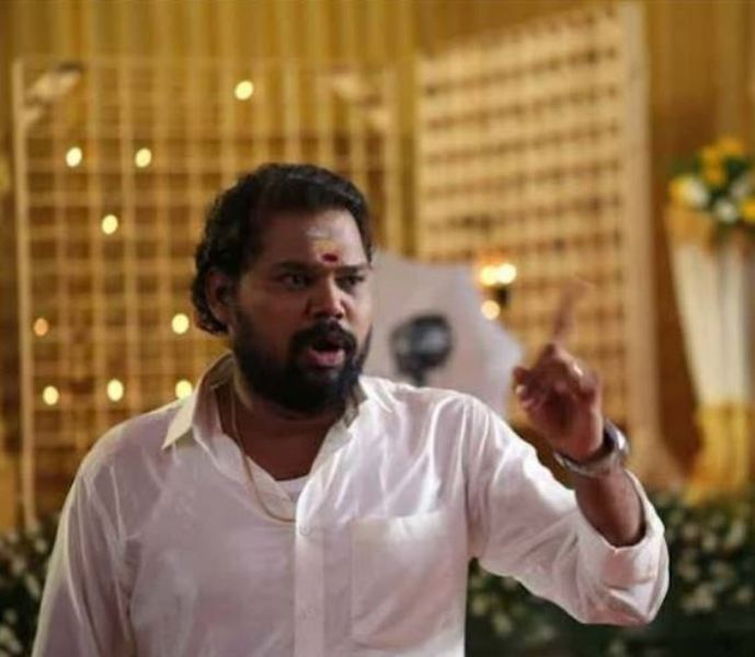 Vivek as Vinoth in the film 'Meyaadha Maan' (2017)