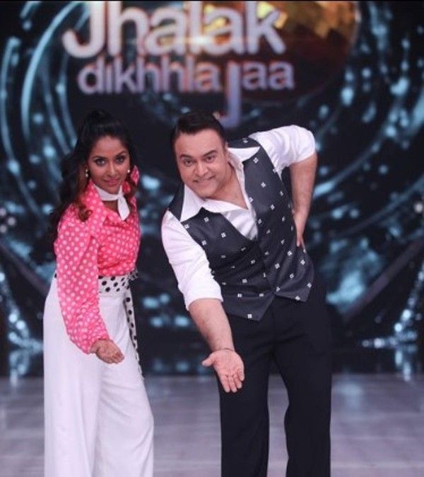 Zorawar Kalra and his choreographer Suchitra Sawant in a still from the dancer reality show Jhalak Dikhla Jaa Season 10 (2022)
