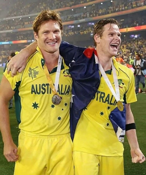 Steve Smith (right) celebrating with Shane Watson after 2015 World Cup win