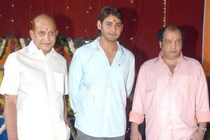Ramesh Babu (right) with his father Krishna, and brother, Mahesh Babu (middle)