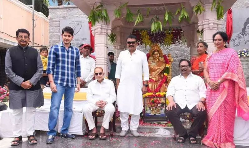 Krishna, along with his family members, on the inauguration ceremony of his late wife Vijaya Nirmala's bronze statue at his residence in Hyderabad