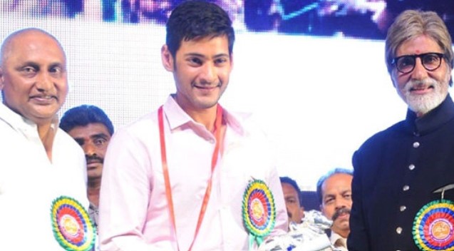 Mahesh Babu while receiving a Nandi Award