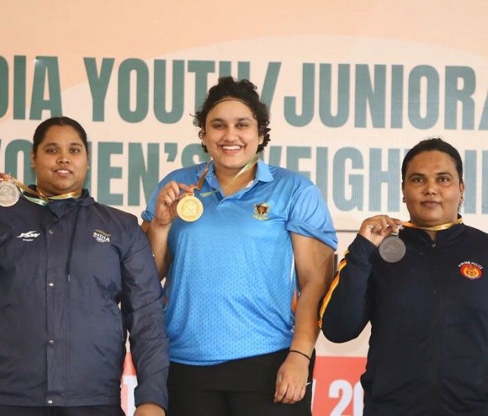 Purnima Pandey (left) after winning silver in the Khelo India National Ranking women’s weightlifting tournament