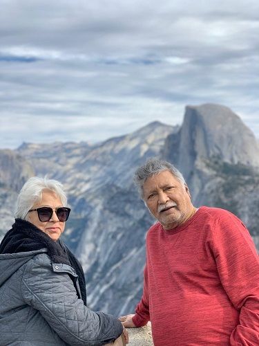 Vikram Gokhale with his wife Vrushali Gokhale