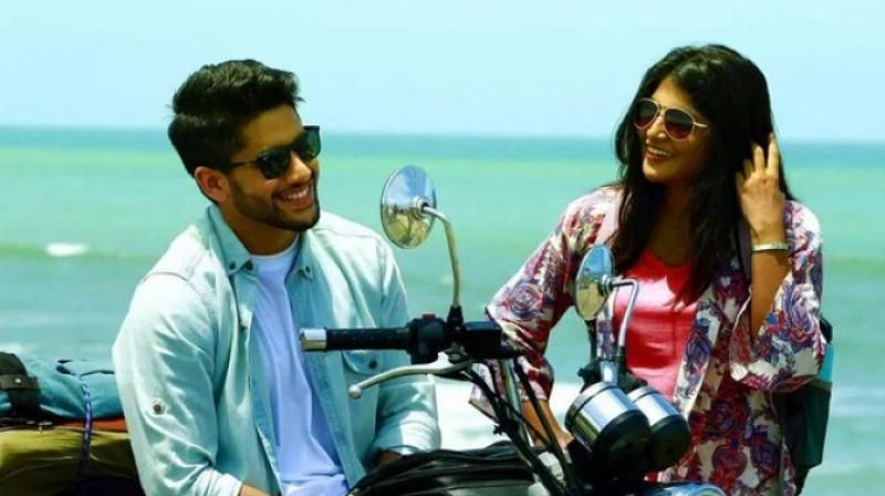 Naga Chaitanya as DCP Rajinikanth Nagarjuna Muralidhar IPS and Manjima Mohan as Leela in a still from the Telugu film Sahasam Swasaga Sagipoin (2016)