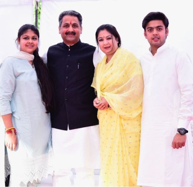 Vijay Inder Singla with his wife and children