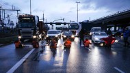 Activists of the “Last Generation” block an intersection in Hamburg.