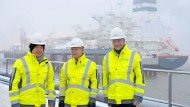 On Saturday in Wilhelmshaven: Robert Habeck, Olaf Scholz and Christian Lindner at the opening of the LNG terminal