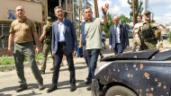 Anders Fogh Rasmussen in the Kiev satellite town of Irpin, damaged by Russian shelling, July 2022.