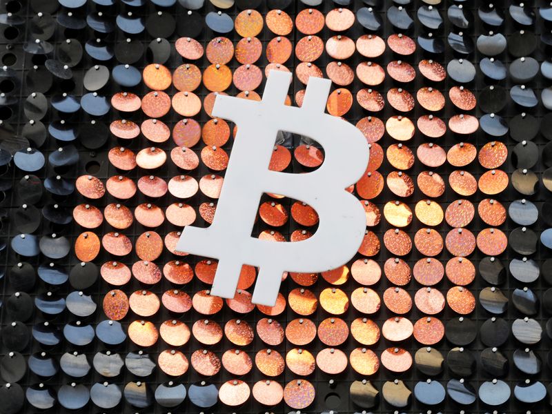 Le Bitcoin plonge sous $17,000, attention à de new pertes ce weekend