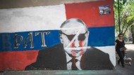 A wall facade with the image of Putin in Belgrade in June 2022