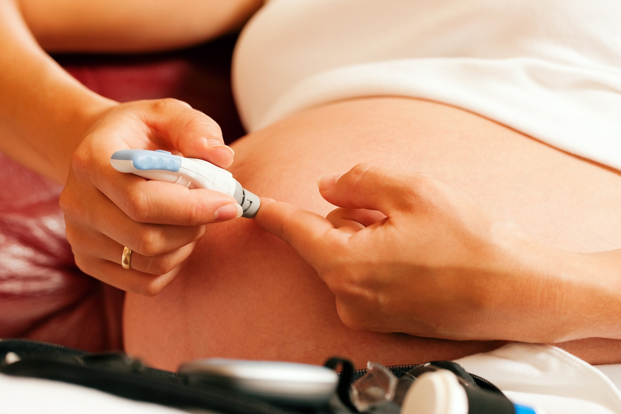 Study: Evidence of lifestyle interventions in a pregnant population with chronic hypertension and/or pre-existing diabetes: A systematic review and narrative synthesis. Image Credit: Kzenon / Shutterstock