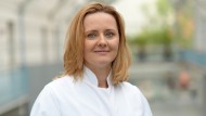 dr  Alexandra Becker is senior physician at the clinic for anesthesiology with a focus on surgical intensive care medicine at the Charité Campus Virchow Clinic.  She is also a transplant officer.