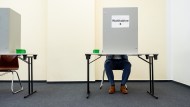 A voter in Frankfurt 2021