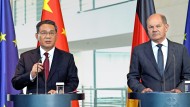 Chinese Prime Minister Li Qiang and Federal Chancellor Olaf Scholz at the 
