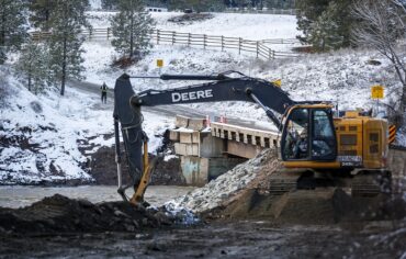Rebuilding a bridge for the Nooaitch First Nation following flooding