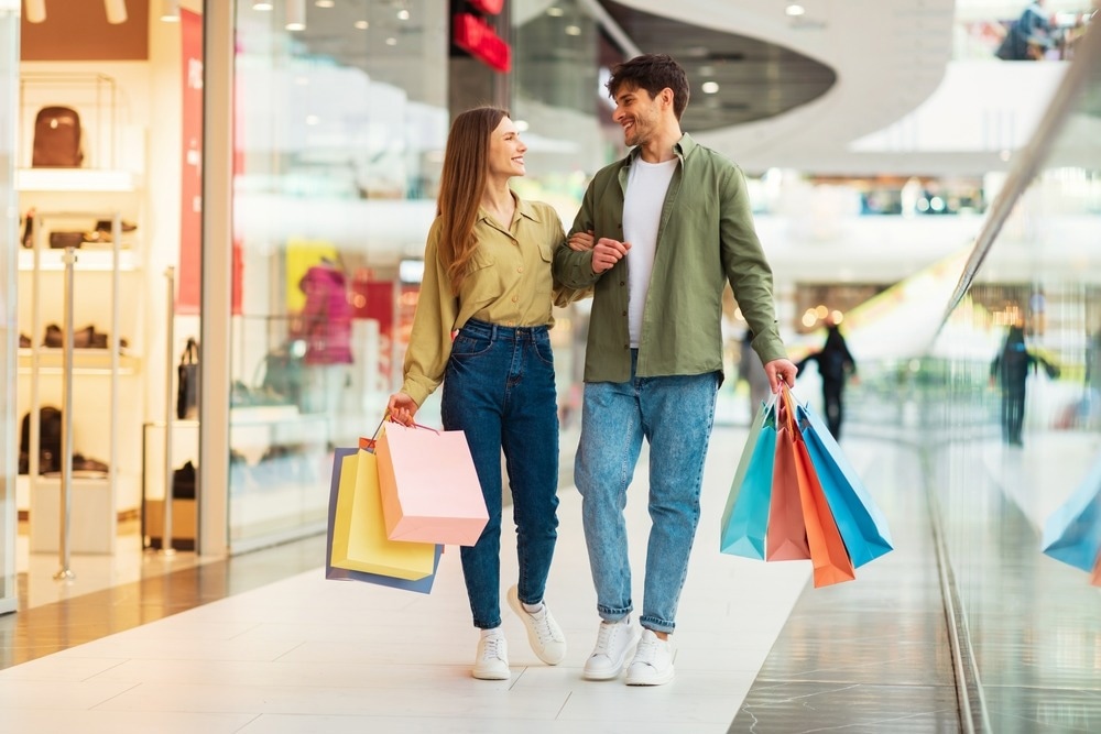 Study: A Smartphone-Based Shopping Mall Walking Program and Daily Walking Steps. Image Credit: Prostock-studio/Shutterstock.com