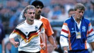 Unvergessen: Im WM-Achtelfinale von 1990 bespuckt der Holländer Frank Rijkaard Rudi Völler.