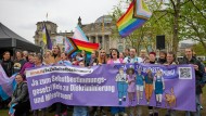 Demonstration am Freitag vor dem Bundestag