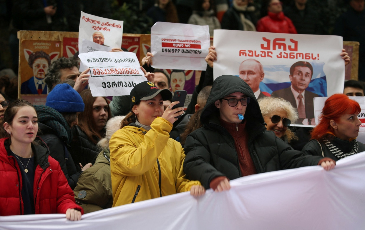 Gegen das „russische Gesetz“: Demonstranten vor dem Parlament in Tiflis