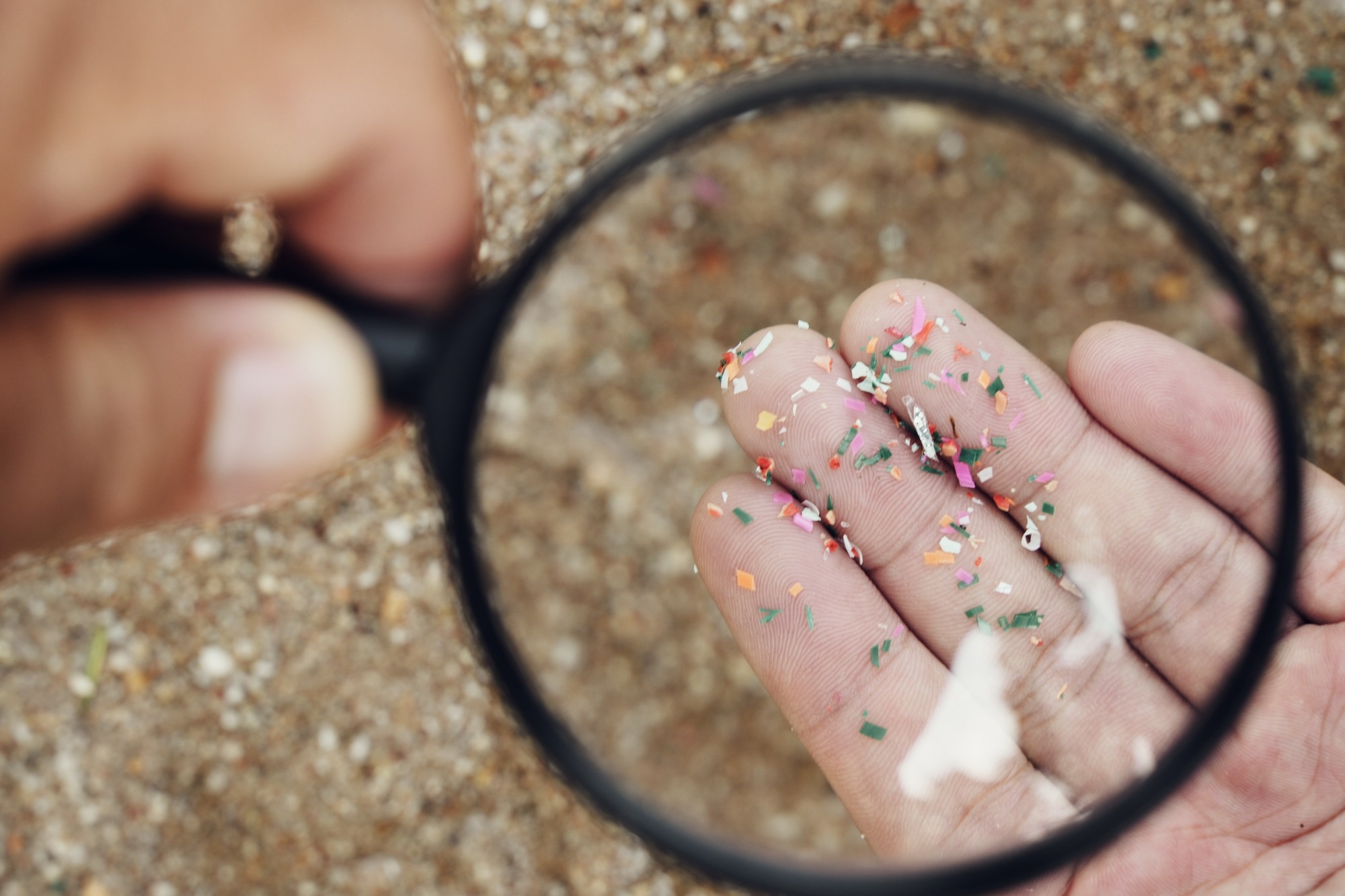 Study: Polystyrene microplastics disturb maternal glucose homeostasis and induce adverse pregnancy outcomes. Image Credit: Sansoen Saengsakaorat/Shutterstock.com