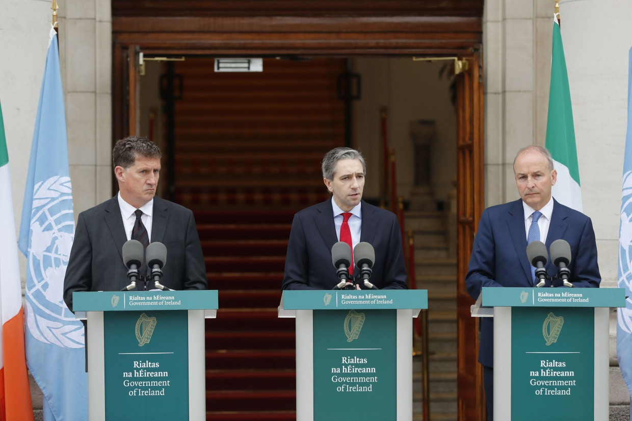 Die irische Regierungsspitze mit Eamon Ryan, Simon Harris und Micheal Martin verkünden in Dublin die Anerkennung Palästinas.